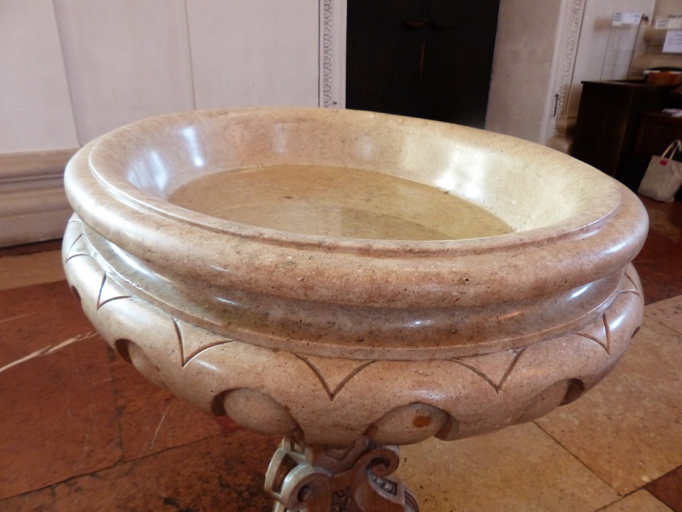 baptismal-font-116878_960_720